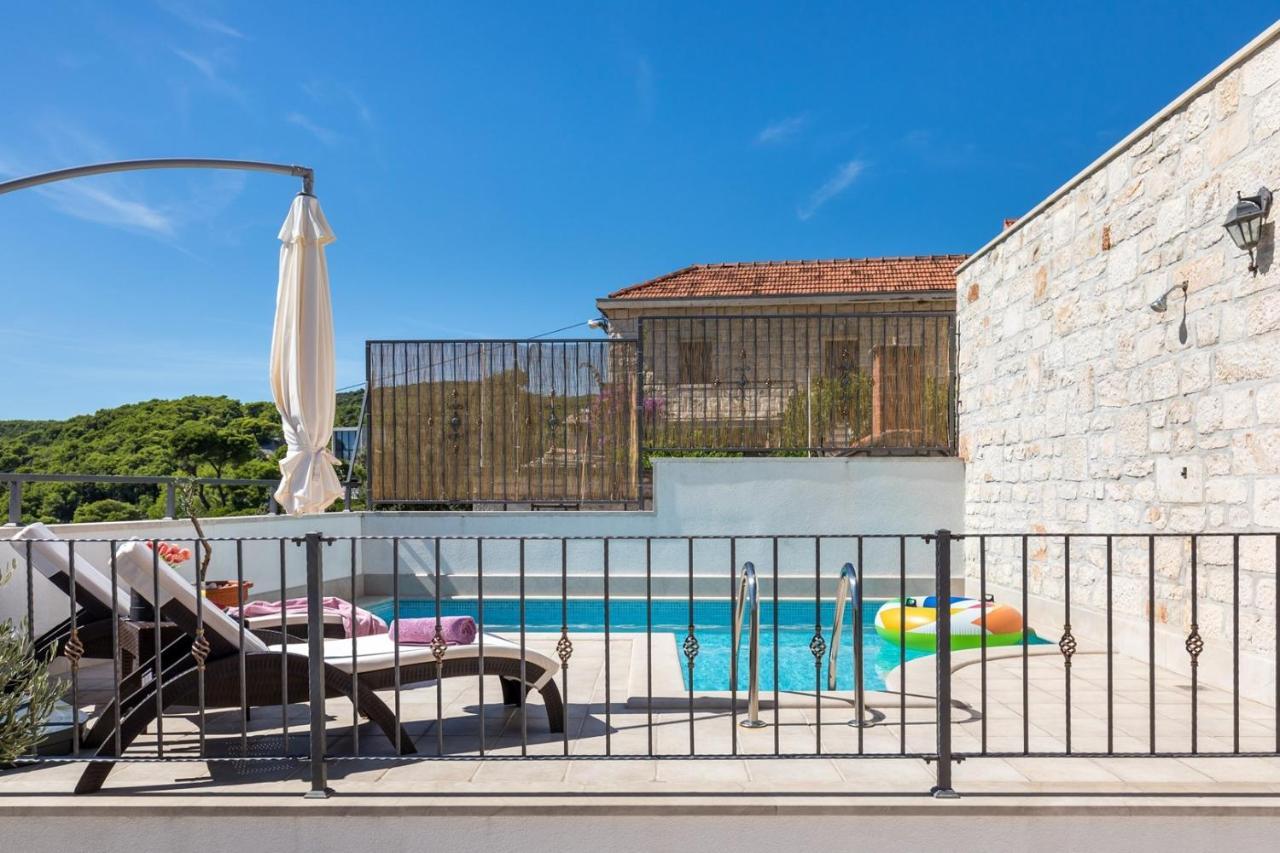 Marivilla In Selca With Heated Pool Exterior photo